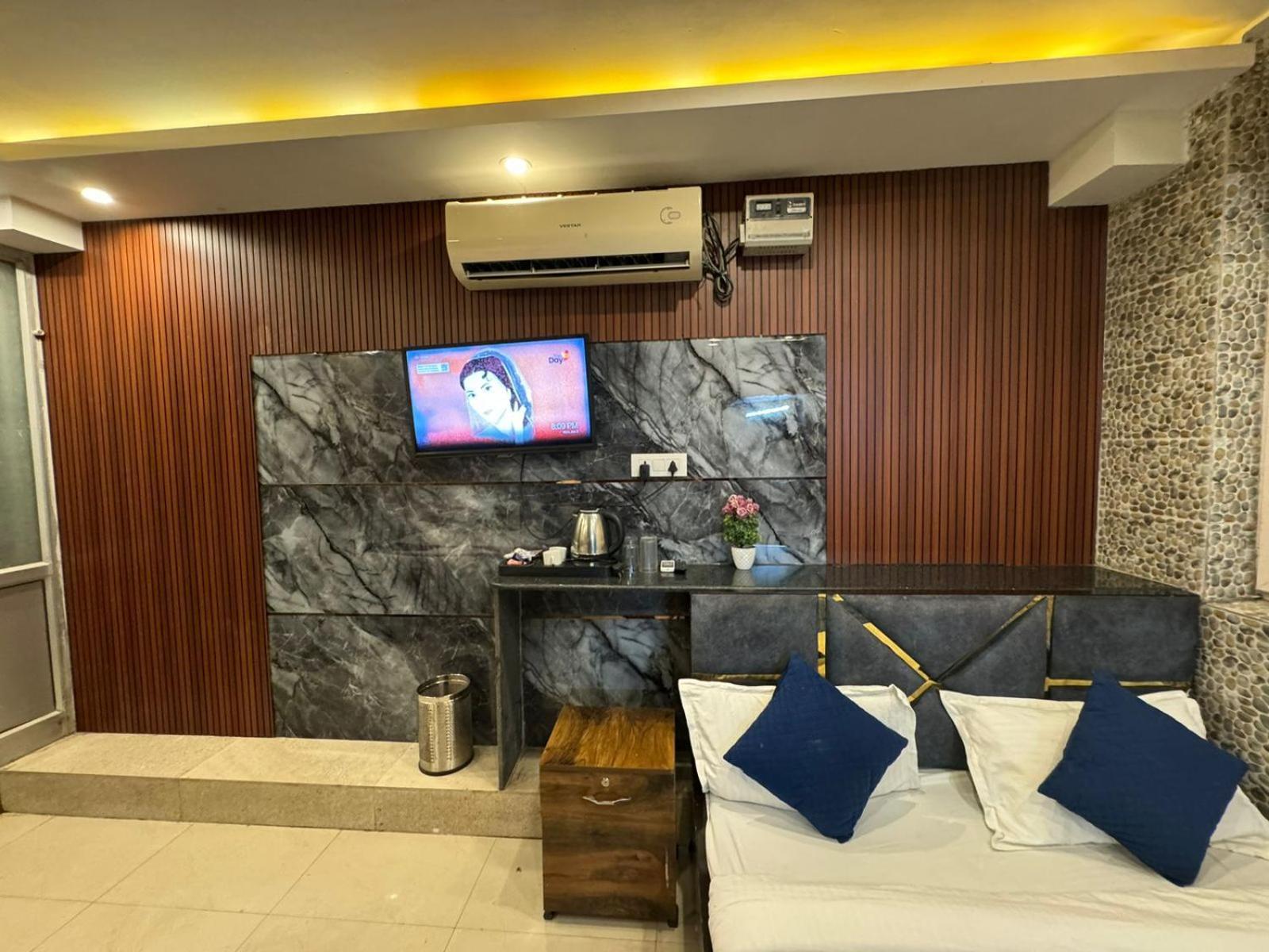 Hotel Dev Ganga Rishīkesh Exterior foto